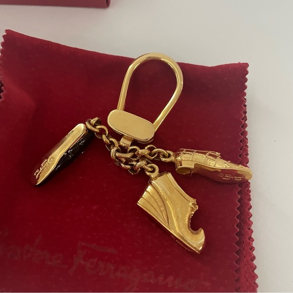Salvatore Ferragamo Key Ring Scarf Ring - Picture 6 of 7